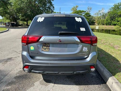 Mercury Gray Metallic 2016 Mitsubishi Outlander SE