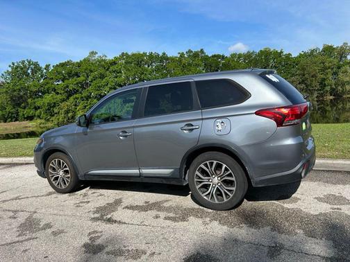 Mercury Gray Metallic 2016 Mitsubishi Outlander SE