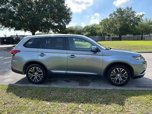 Mercury Gray Metallic 2016 Mitsubishi Outlander SE