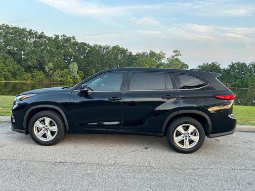 Midnight Black Metallic 2023 Toyota Highlander LE