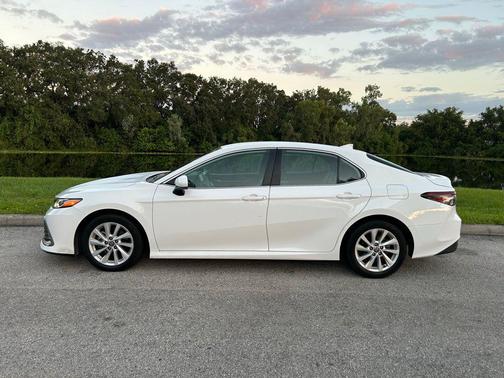 2022 Toyota Camry LE