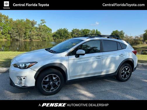 Crystal White Pearl 2018 Subaru Crosstrek 2.0i Premium