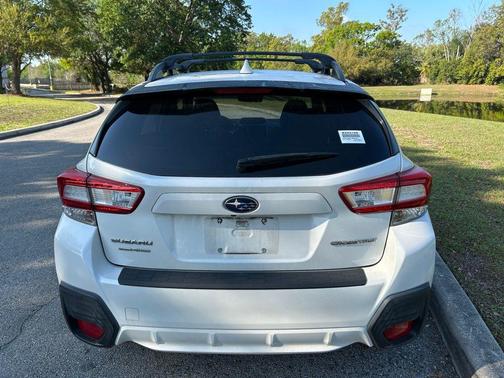 Crystal White Pearl 2018 Subaru Crosstrek 2.0i Premium