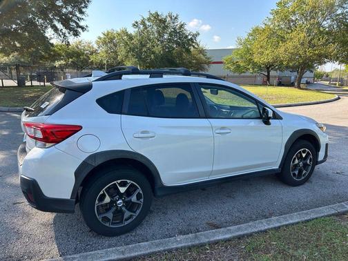 Crystal White Pearl 2018 Subaru Crosstrek 2.0i Premium