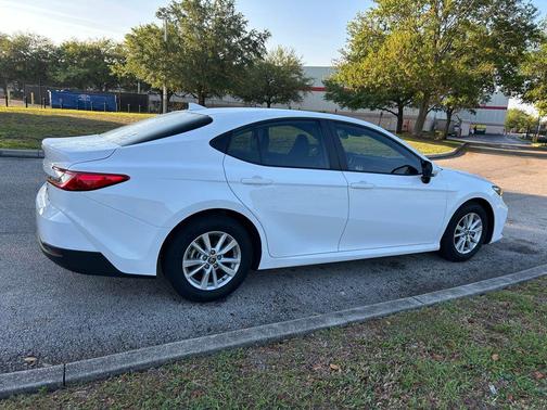 Ice Cap 2025 Toyota Camry LE