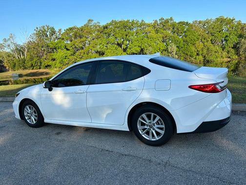 Ice Cap 2025 Toyota Camry LE