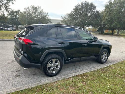 2025 Toyota RAV4 Hybrid SE