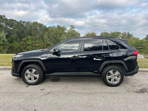 2025 Toyota RAV4 Hybrid SE