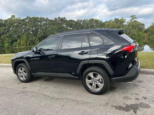 2025 Toyota RAV4 Hybrid SE