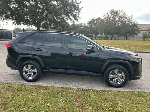 2025 Toyota RAV4 Hybrid SE