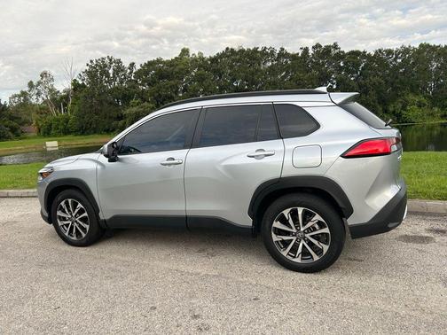 2023 Toyota Corolla Cross XLE