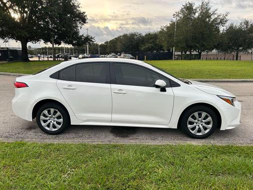 2024 Toyota Corolla Hybrid LE
