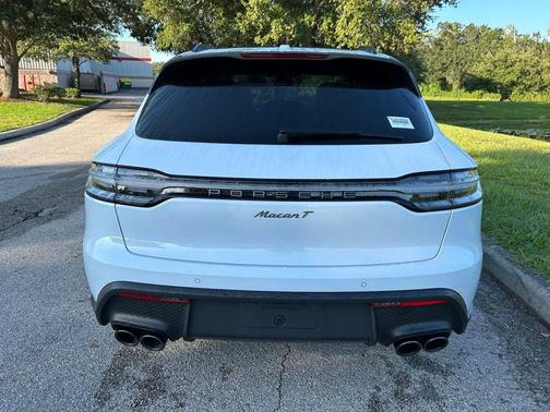 2023 Porsche Macan Base