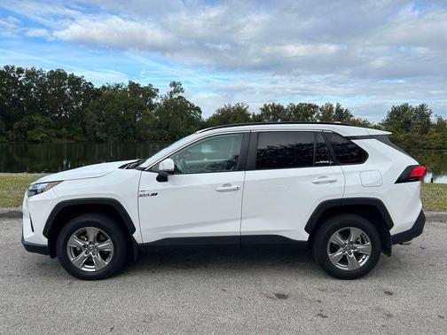 2024 Toyota RAV4 XLE