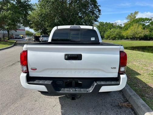 Ice Cap 2023 Toyota Tacoma SR5