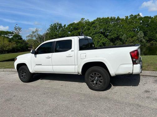 Ice Cap 2023 Toyota Tacoma SR5