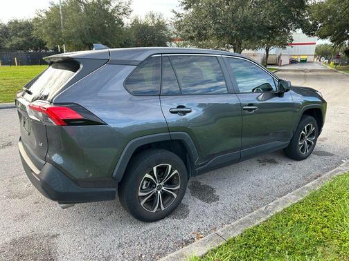 2022 Toyota RAV4 LE