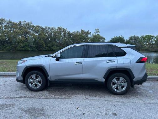 2025 Toyota RAV4 Hybrid XLE