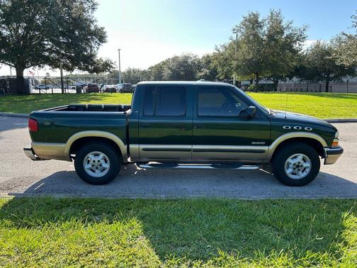 2002 Chevrolet S-10 Base