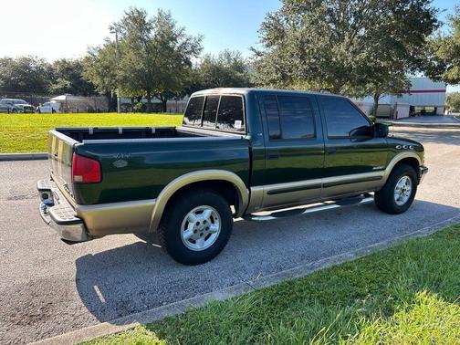 2002 Chevrolet S-10 Base
