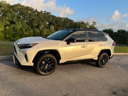 Wind Chill Pearl/Midnight Black Metallic 2024 Toyota RAV4 Hybrid SE