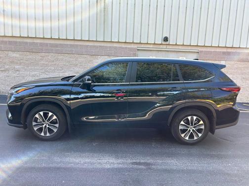 2024 Toyota Highlander Hybrid XLE