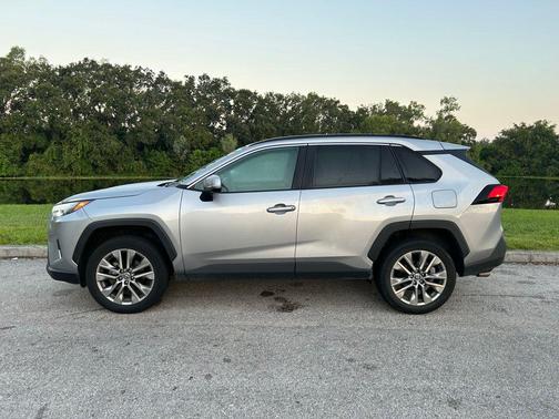 2023 Toyota RAV4 XLE Premium