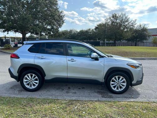 2023 Toyota Corolla Cross LE