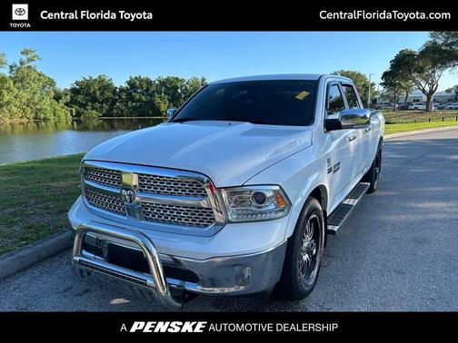 Bright White Clearcoat 2017 RAM 1500 Laramie