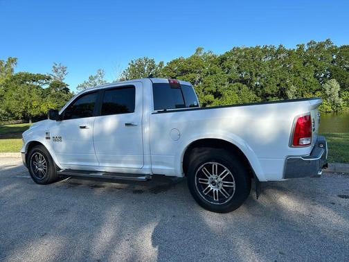 Bright White Clearcoat 2017 RAM 1500 Laramie
