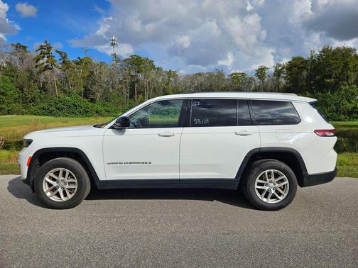 2023 Jeep Grand Cherokee L Laredo