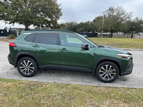 2025 Toyota Corolla Cross XLE