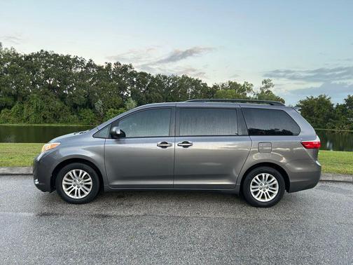 2017 Toyota Sienna XLE Premium