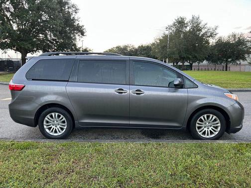 2017 Toyota Sienna XLE Premium