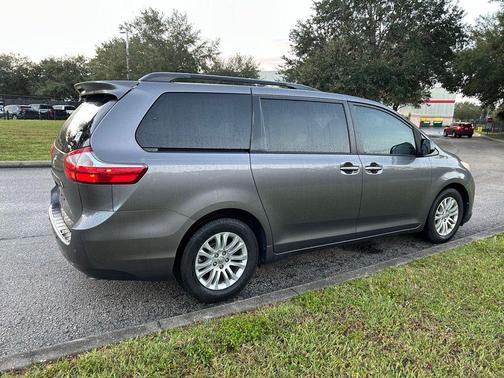 2017 Toyota Sienna XLE Premium