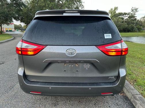 2017 Toyota Sienna XLE Premium