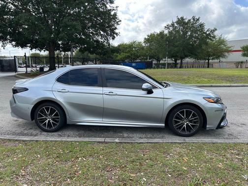 Celestial Silver Metallic 2021 Toyota Camry SE