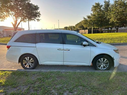 Diamond White Pearl 2015 Honda Odyssey EX-L
