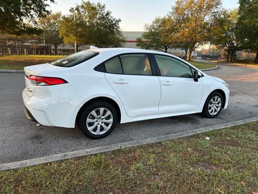 Ice Cap 2024 Toyota Corolla Hybrid LE