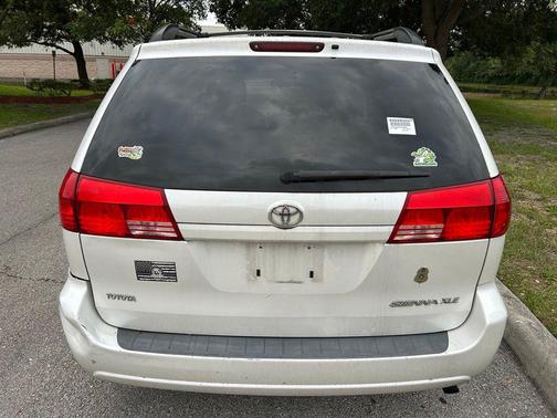 Arctic Frost Pearl 2004 Toyota Sienna XLE