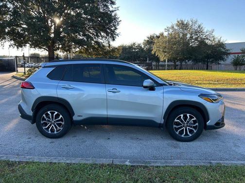 2024 Toyota Corolla Hybrid SE