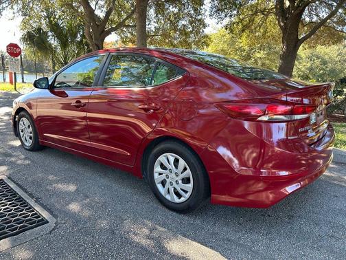 2018 Hyundai ELANTRA SE