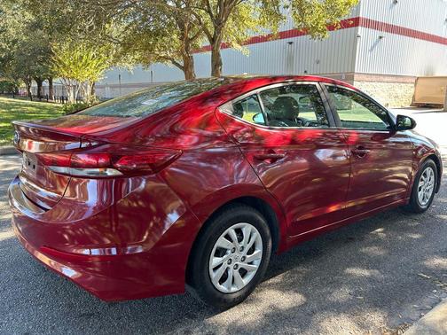 2018 Hyundai ELANTRA SE