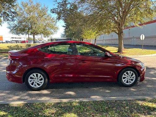 2018 Hyundai ELANTRA SE