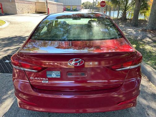 2018 Hyundai ELANTRA SE