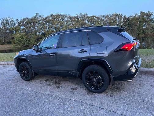 2024 Toyota RAV4 Hybrid SE