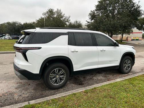 2024 Chevrolet Traverse LT