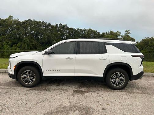 2024 Chevrolet Traverse LT