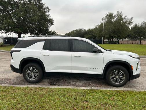 2024 Chevrolet Traverse LT