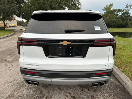 2024 Chevrolet Traverse LT